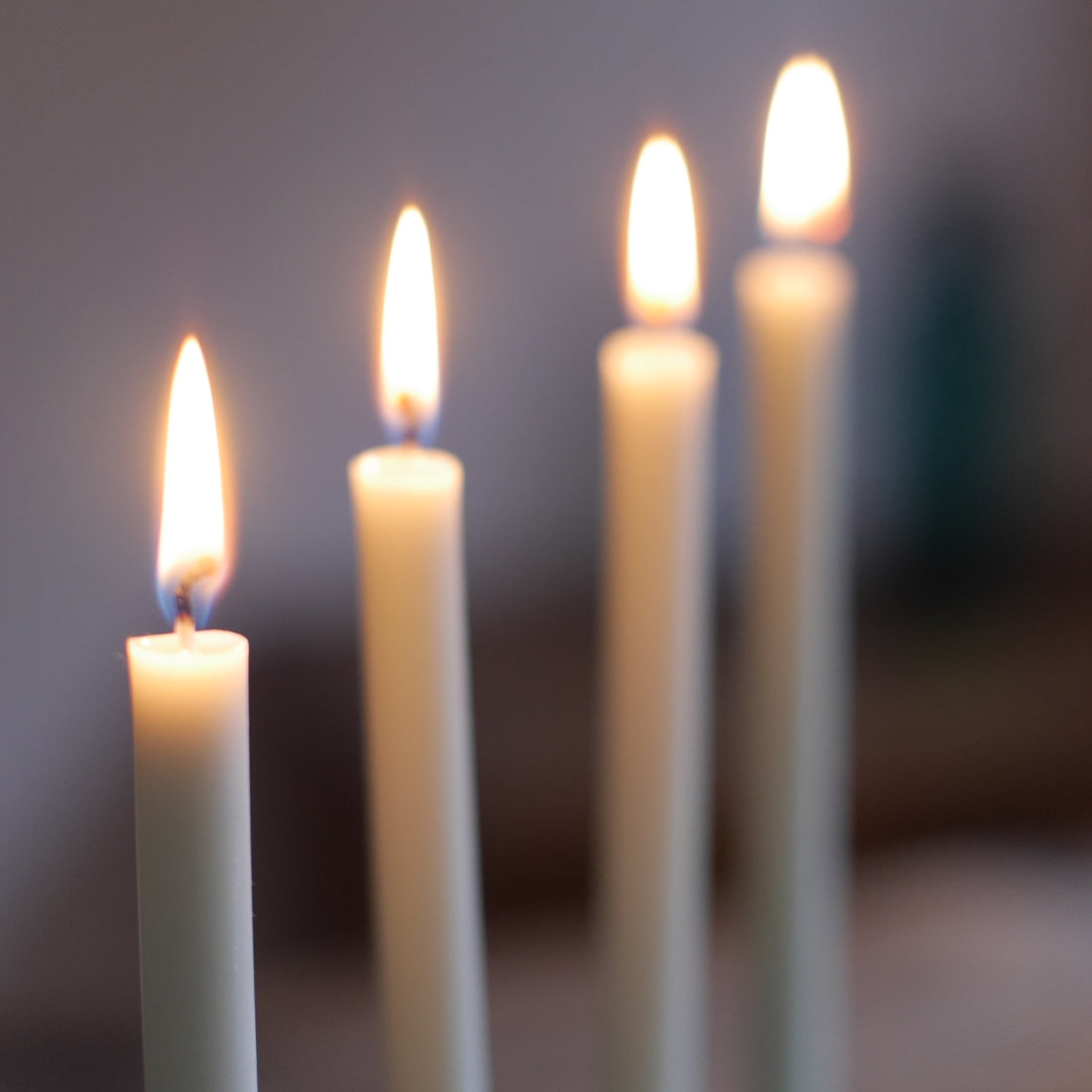 Kerzenhalter und Laternen