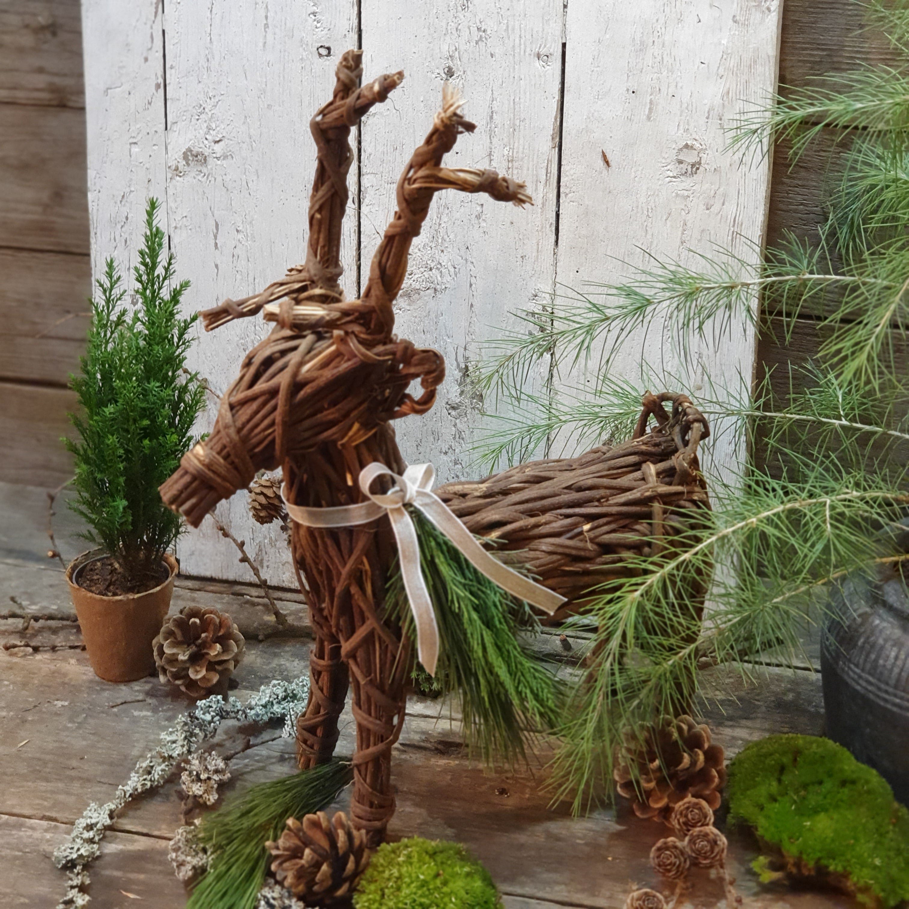 Hirsch handgeflochten